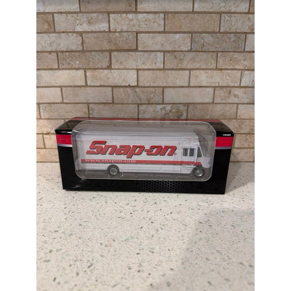 Snap On Step Van Tool Truck 1:50 Scale Diecast Model